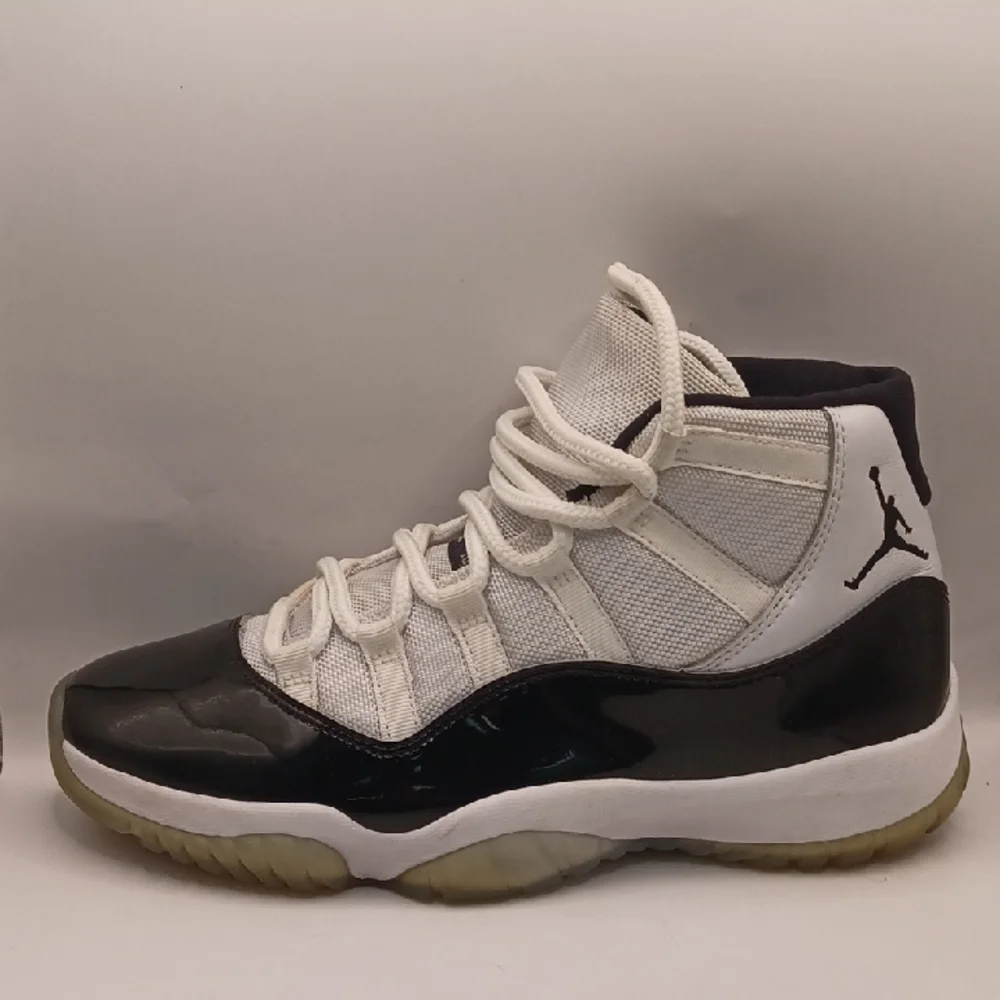 Pre-Owned Nike Air Jordan 11 Retro-White/Black Men Size 9.5US 378037100 - Picture 11 of 16